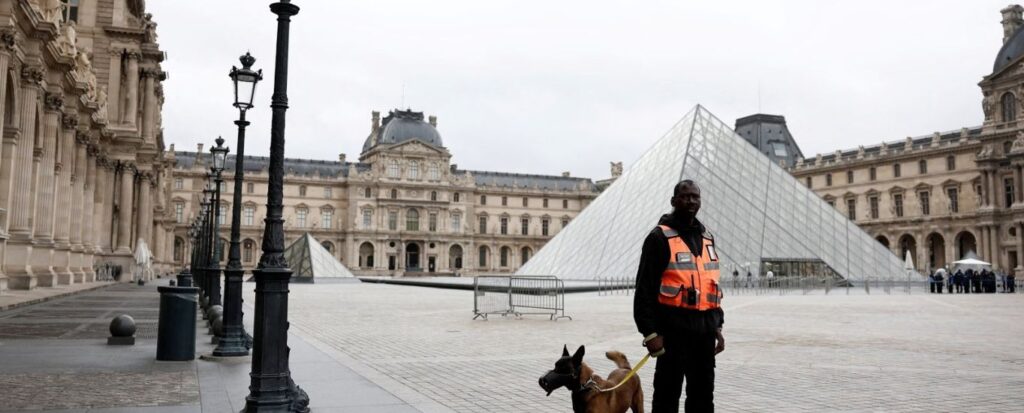 Muzeu i Luvrit në Paris rihapet pas grabitjes spektakolare të bizhuterive