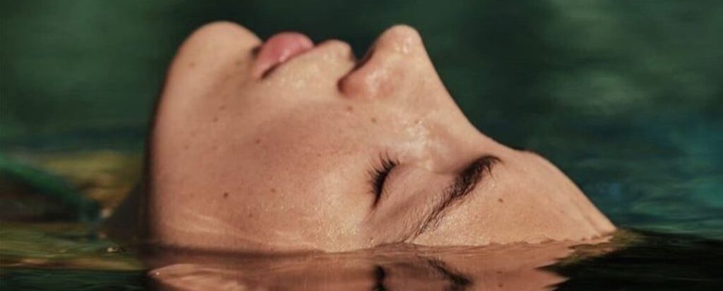 Je ndarë dhe nuk e nxjerr heq nga mendja? 10 mënyra si ta harrosh njëherë e mirë!