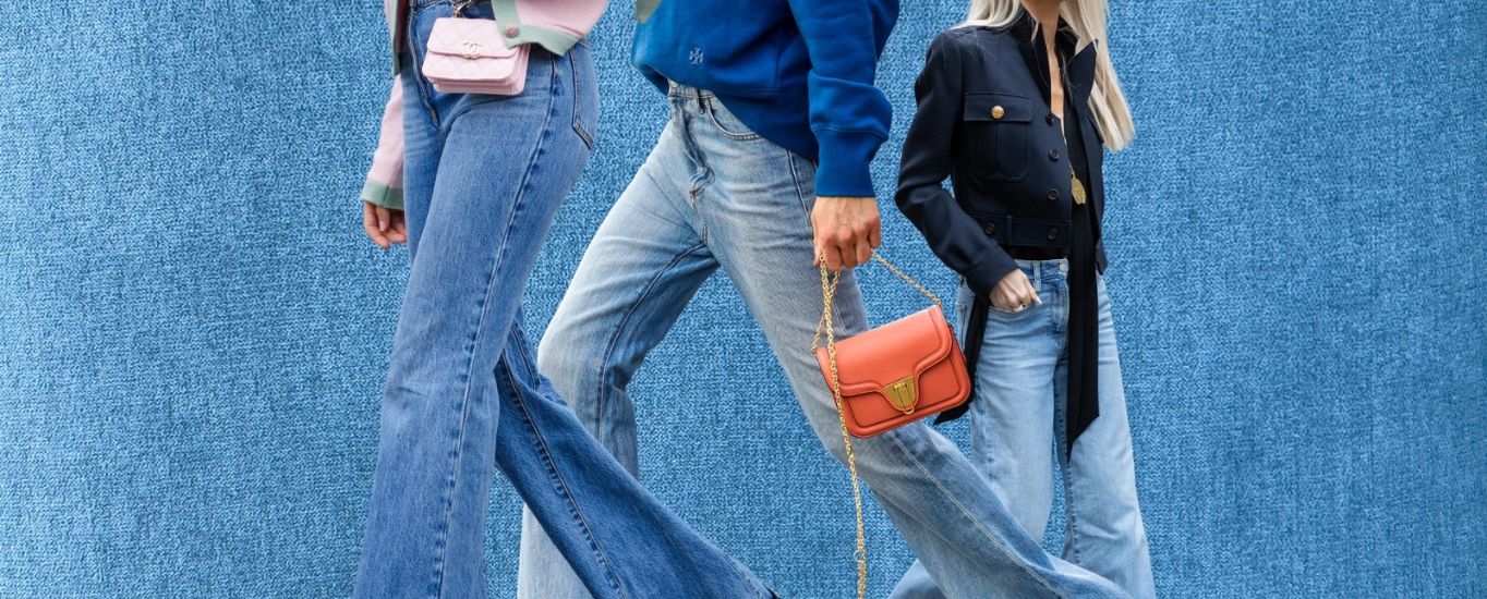 Nga vitet ’90 te ngjyrat çokollatë: 10 trendet e xhinsit që dominojnë sezonin